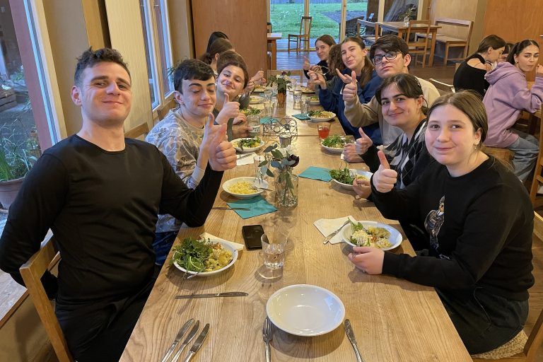 Die Kässpätzle schmeckten den armenischen Gästen. - Armenische Schüler am BGD