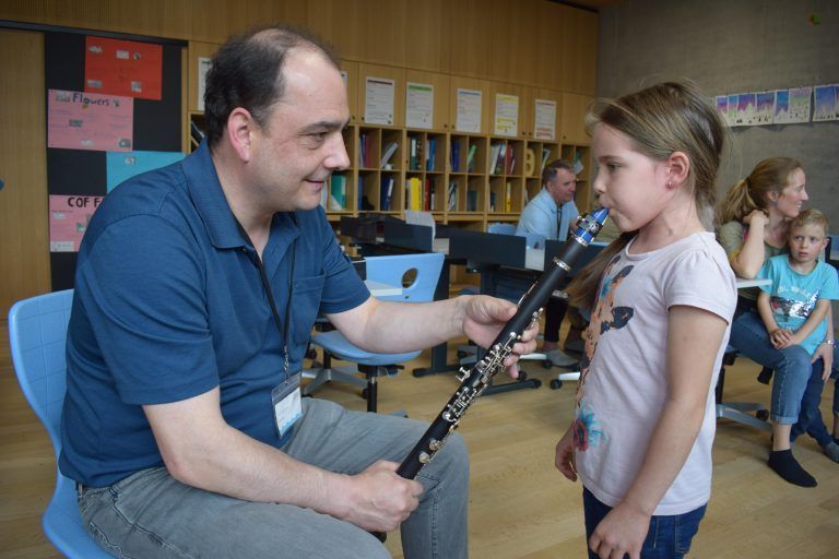 Reinhard Fetz stellte die Klarinette vor. - Infotag der Musikschule Bregenzerwald
