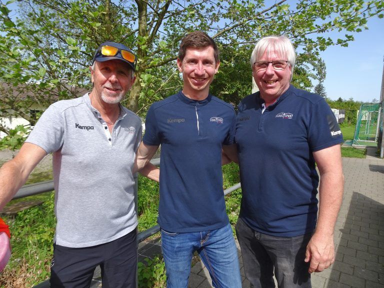 Die Organisatoren Ferdl Sattler, LR für Fußball, Michael Reis und Schulsportreferent Christoph Neyer freuten sich über die gelungene Veranstaltung. - Sportgymnasium Dornbirn sichert sich erneut Landesmeistertitel im Schulsport - Sportgymnasium Dornbirn sichert sich erneut Landesmeistertitel im Schulsport
