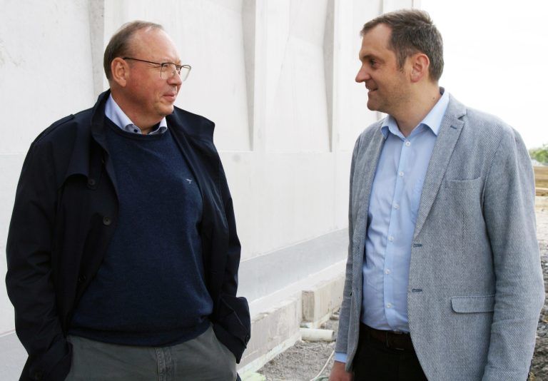 Michael Gasser mit Bürgermeister Andreas Kresser - Firstfeier Pumpwerk Straußen-Hörbranz