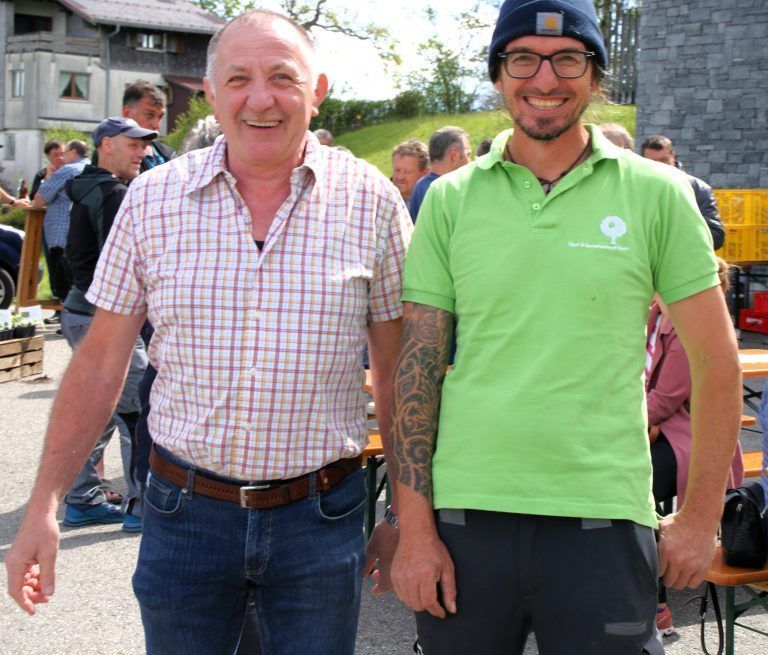 Vizekommandant Harald Gunz mit OGV-Obmann Martin Bereuter - Gemeinschaftsevent: Feuerwehr & Obst- und Gartenbauverein Buch