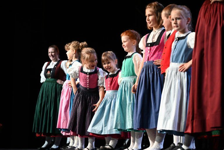 Die Kinder- und Jugendtanzgruppe durfte bei der Aufführung selbstverständlich nicht fehlen. - Ein Geschenk von Herzen - Ein Geschenk von Herzen