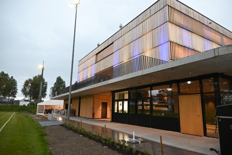 Der FC Lustenau hat am Wiesenrain ihr neues Sportgebäude eröffnet und dieses in Omer-Rehman-Campus benannt. - Sportgebäude Wiesenrain eröffnet - Sportgebäude Wiesenrain eröffnet