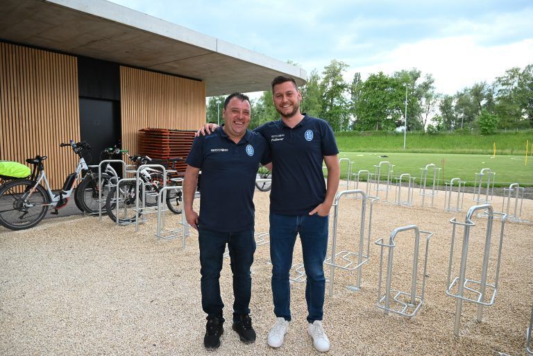 Für Huschi und Julian war die Eröffnung ein historisches Ereignis für den FC Lustenau. - Sportgebäude Wiesenrain eröffnet - Sportgebäude Wiesenrain eröffnet
