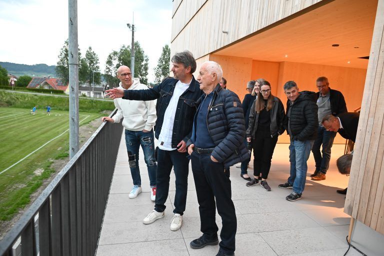 Auch Bürgermeister Kurt Fischer kam zur Eröffnung. - Sportgebäude Wiesenrain eröffnet - Sportgebäude Wiesenrain eröffnet