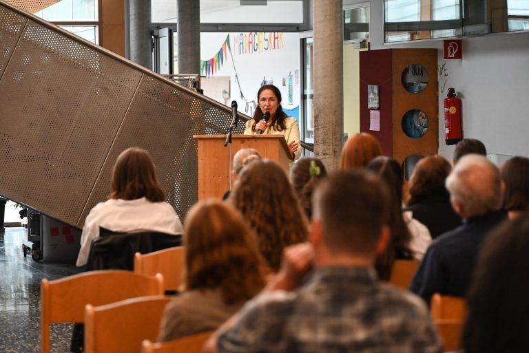 Michaela Germann erklärte was die Schüler im Rahmen des Preview-Projektes gemacht haben. - In Arbeitswelt hineinschnuppern - In Arbeitswelt hineinschnuppern