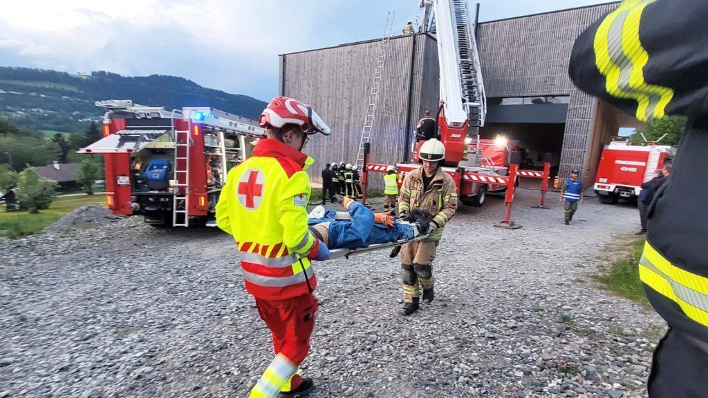 Hofsteigfeuerwehren übten Großeinsatz in Buch