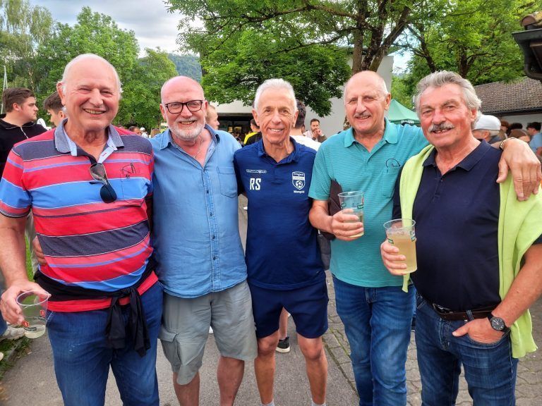 Das Derby als Treffpunkt der heimischen Fußballfans: Im Bild die Legenden Edgar Knünz, Thomas Hagen, Roland Schlattinger, Georg „Champ“ Kleiner und Kurt Wegscheider. - Bilder vom Leiblachtalderby RUPP FOOD Austria FC Hörbranz gegen den SV typico Lochau - Bilder vom Leiblachtalderby RUPP FOOD Austria FC Hörbranz gegen den SV typico Lochau