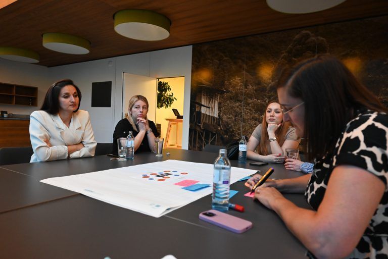 Die weiblichen Bürgerinnen hatten viele Verbesserungsvorschläge für die einzelnen Ressorts. - Politik will Frauen zu Wort kommen lassen - Politik will Frauen zu Wort kommen lassen