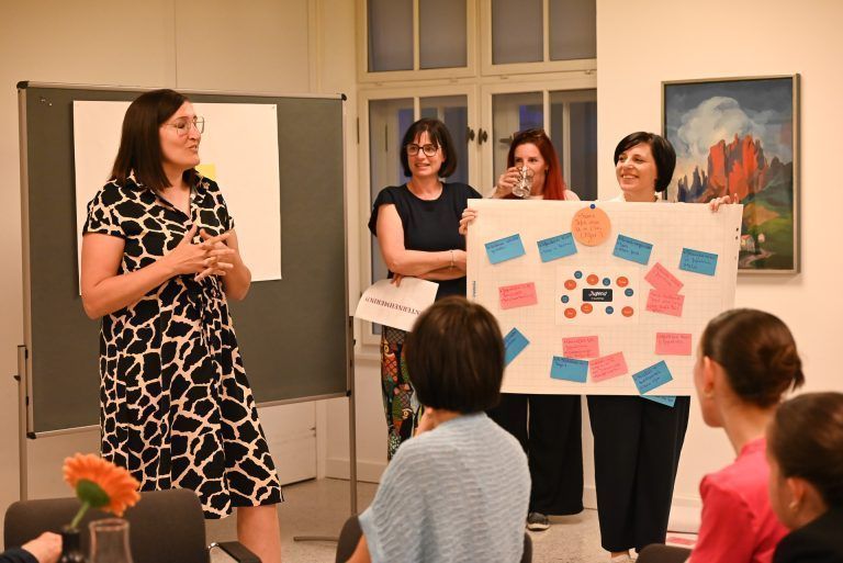 Die Politikerinnen dankten den Frauen für die vielen interessanten Sichtweisen und Anregungen. - Politik will Frauen zu Wort kommen lassen - Politik will Frauen zu Wort kommen lassen