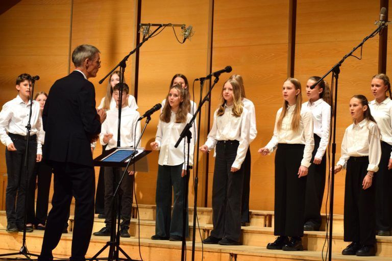 Der Chor der Musikmittelschule Lingenau begeisterte das Publikum. - Konzert Wälder Chorgemeinschaft Egg