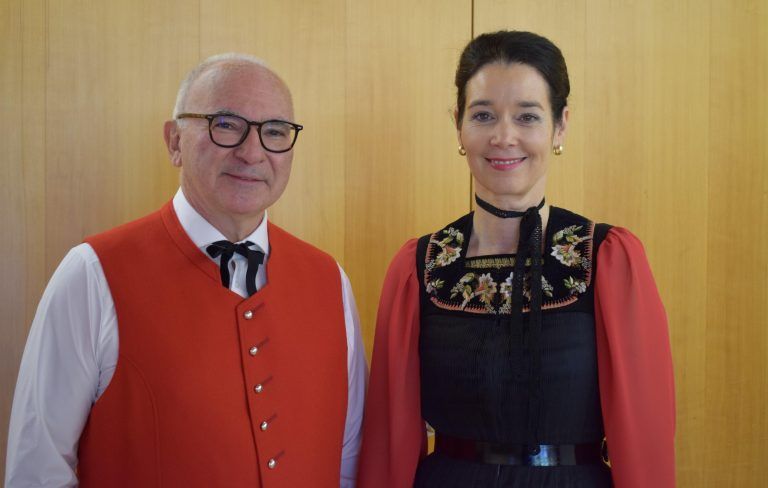 Ein eingespieltes Team: Chorleiterin Elisabeth MArxgut und Obmann Ambros Hiller. - Konzert Wälder Chorgemeinschaft Egg