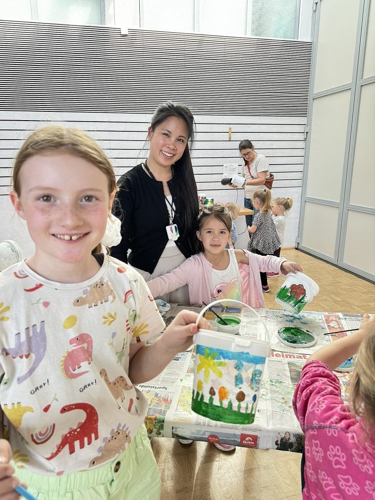 Groß und Klein hatten eine Menge Spaß bei den verschiedenen Workshops. - Ein Fest der Farben, Freude und Gemeinschaft - Hatler Pfingstfeuer