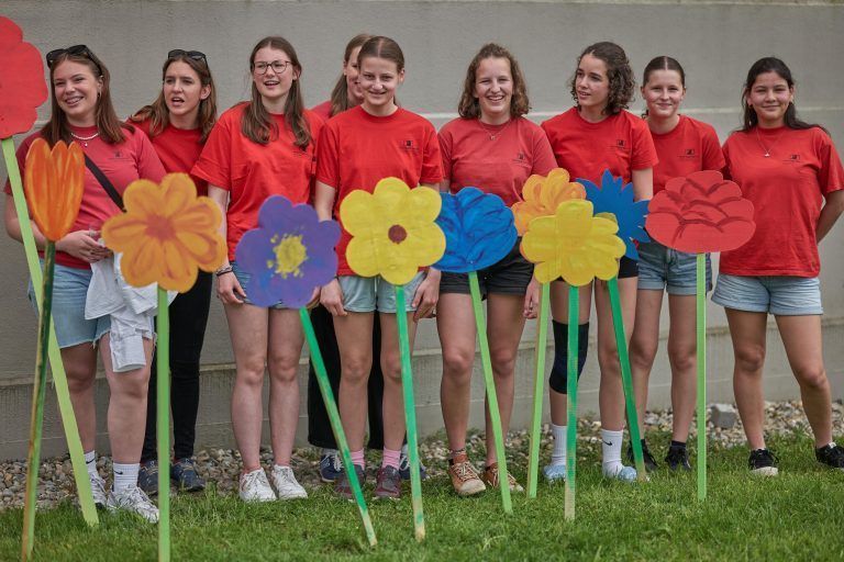 Blumige Grüße vom Pfingstfeuer 2024. - Ein Fest der Farben, Freude und Gemeinschaft - Hatler Pfingstfeuer