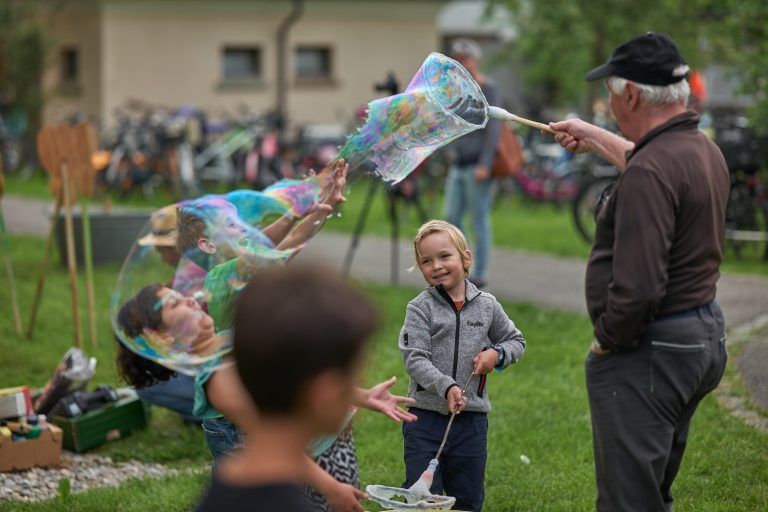 Die Organisatoren freuten sich über so viele Teilnehmer beim diesjährigen Pfingstfest. - Ein Fest der Farben, Freude und Gemeinschaft - Hatler Pfingstfeuer