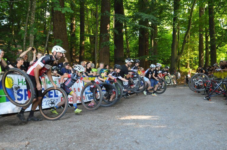 "Voll in die Pedale" heißt es ab 31. Mai am Dornbirner Zanzenberg. - Der Countdown für das Zanzenberg Mountainbike-Rennen läuft - RV Zanzenberg Rennen 2024
