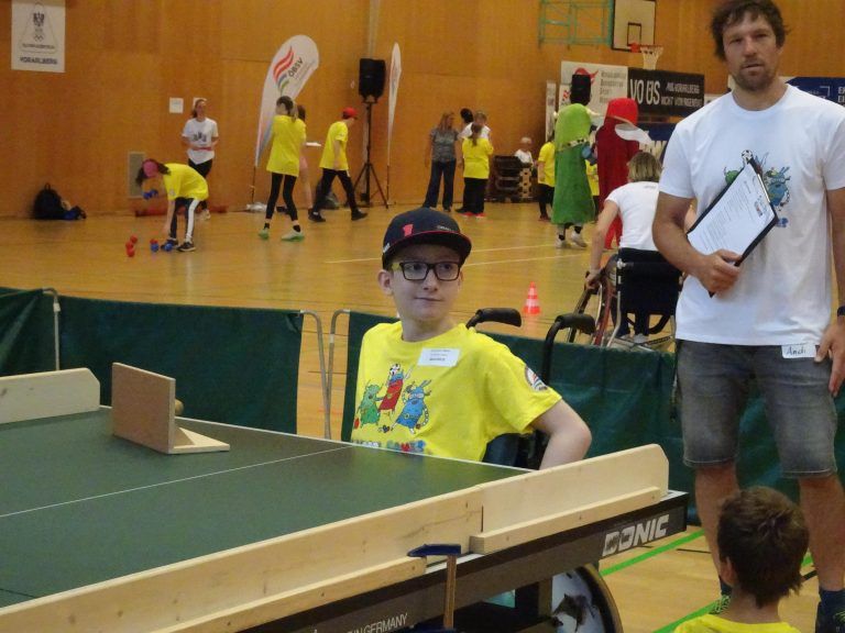 Maurice erwies sich als Naturtalent am Tischtennistisch. - Wichtiges Zeichen für Inklusion und Sportbegeisterung - School Games 24