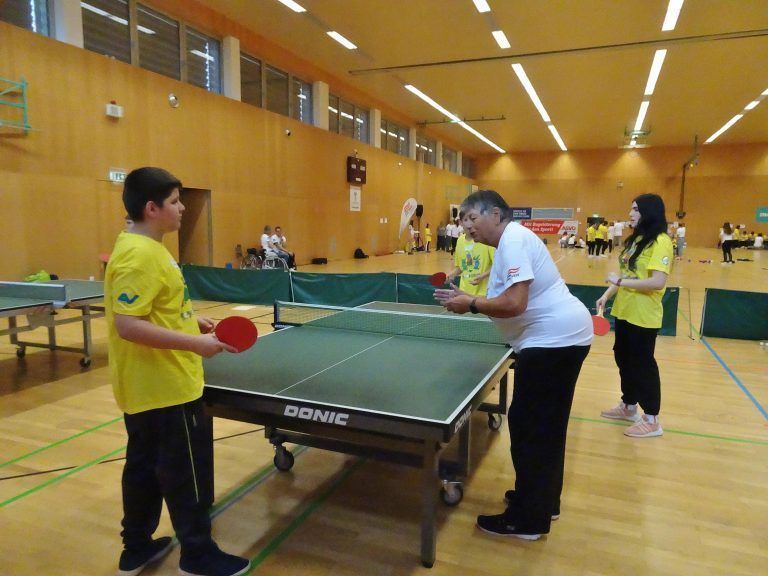 Die Betreuerinnen und Betreuer gaben den Kindern hilfreiche Tipps. - Wichtiges Zeichen für Inklusion und Sportbegeisterung - School Games 24