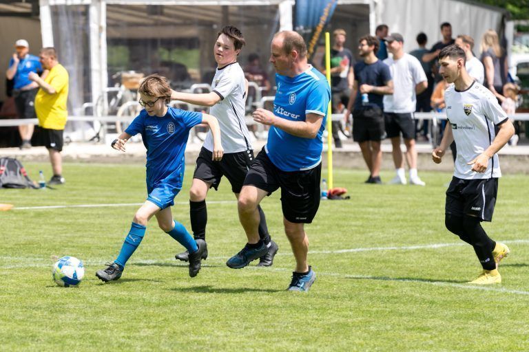 So unterstützt "Ma hilft" das Kicken mit Herz