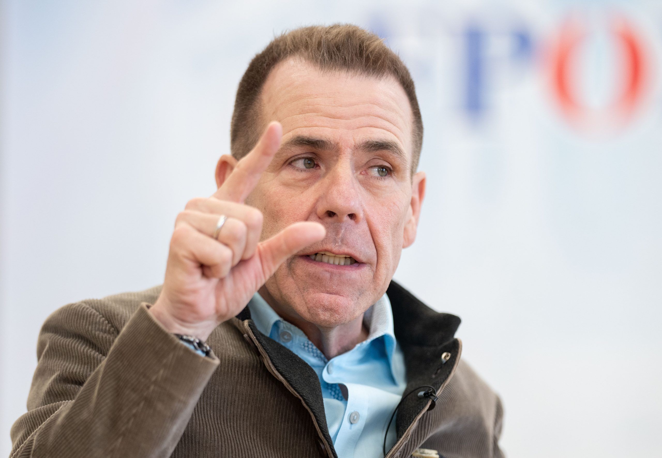 ABD0010_20240520 – WIEN –
STERREICH: FP
-Spitzenkandidat Harald Vilimsky am Donnerstag, 16. Mai 2024, im Rahmen eines Interviews mit der APA – Austria Presse Agentur in Wien. – FOTO: APA/GEORG HOCHMUTH