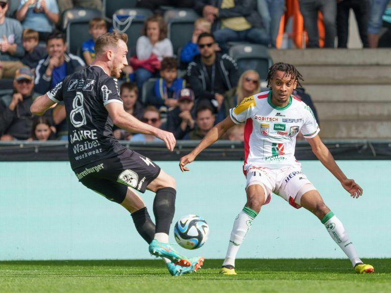 ABD0050_20240504 – ALTACH –
STERREICH: (v.l.) Mike Bhre (Altach) gegen Thierno Ballo (WAC) whrend der Admiral Bundesliga-Begegnung, 8. Runde zwischen SCR Altach und RZ Pellets WAC am Samstag, 4. Mai 2024 in Altach. – FOTO: APA/DIETMAR STIPLOVSEK