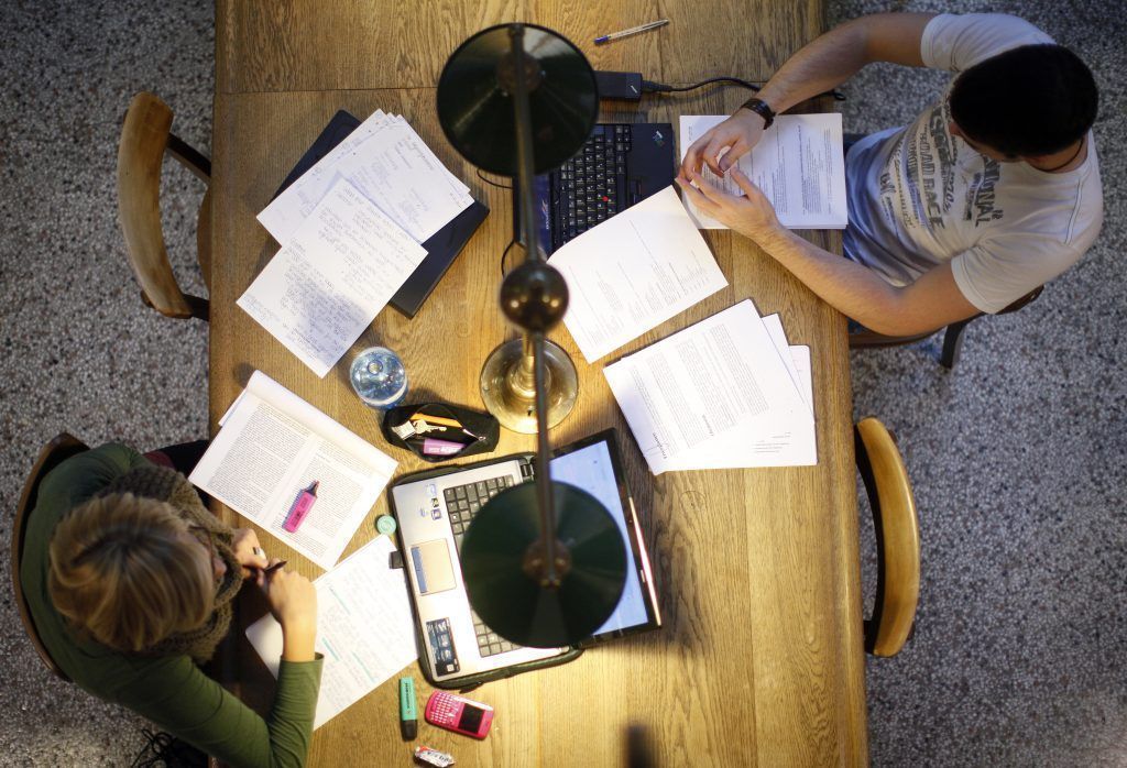 Mehr als die Hälfte der Vorarlberger Studierenden arbeitet nebenher