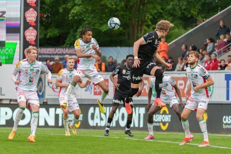 ABD0082_20240504 – ALTACH – STERREICH: Kopfball von Thierno Ballo (WAC) whrend der Admiral Bundesliga-Begegnung, 8. Runde zwischen SCR Altach und RZ Pellets WAC am Samstag, 4. Mai 2024 in Altach. – FOTO: APA/DIETMAR STIPLOVSEK