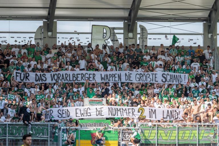 ABD0112_20230527 – ALTACH –
STERREICH: Lustenau-Fans whrend der Fussball-Bundesliga Begegnung zwischen Cashpoint SCR Altach und SC Austria Lustenau am Samstag, 27. Mai 2023, in Altach. – FOTO: APA/DIETMAR STIPLOVSEK