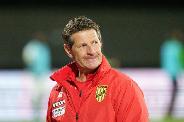 ABD0131_20240503 – BREGENZ –
STERREICH: Trainer Andreas Heraf (Lustenau) am Freitag, 03. Mai 2024, whrend der Admiral Bundesliga-Begegnung, 8. Runde zwischen SC Austria Lustenau gegen FK Austria Wien, in Bregenz. – FOTO: APA/DIETMAR STIPLOVSEK