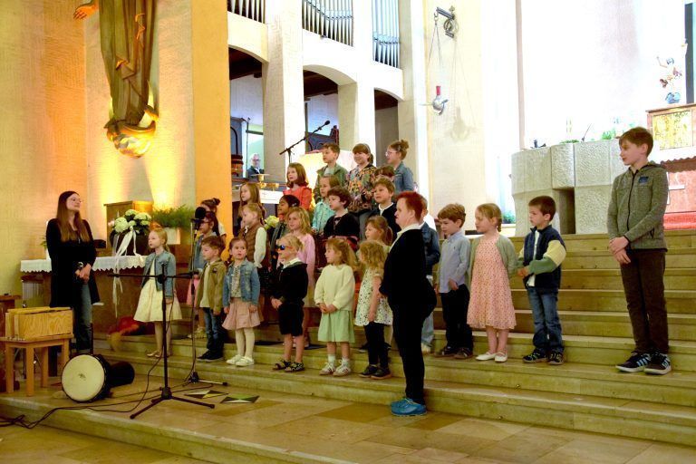 Messfeier am Muttertag mit den CantaKids, Heilig-Kreuzkirche