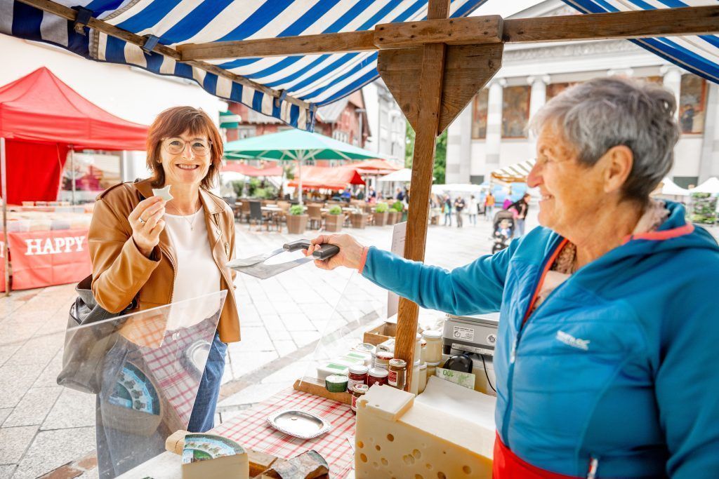 Schlemmen und Staunen: Karin Fetz lockt mit kulinarisch-historischen Marktführungen durch Dornbirn