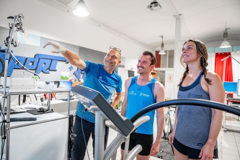 Laufseminar 3 Ländermarathon beginnt mit Laufanalyse bei Günter Ernst Jennifer Bologna Tobias Moser