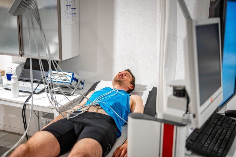 Laufseminar 3 Ländermarathon beginnt mit Laufanalyse bei Günter Ernst Jennifer Bologna Tobias Moser