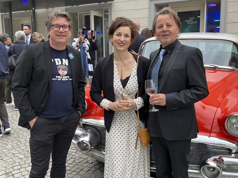 Dieter Heidegger, KL Susi Claus und Präs. Günter Bucher luden zur Premiere in den Löwensaal