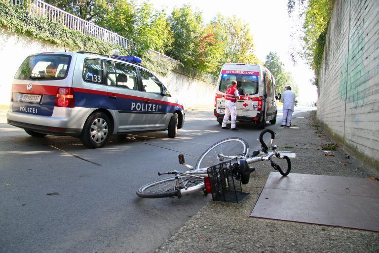 Hard: Radfahrerin nach Sturz schwer verletzt