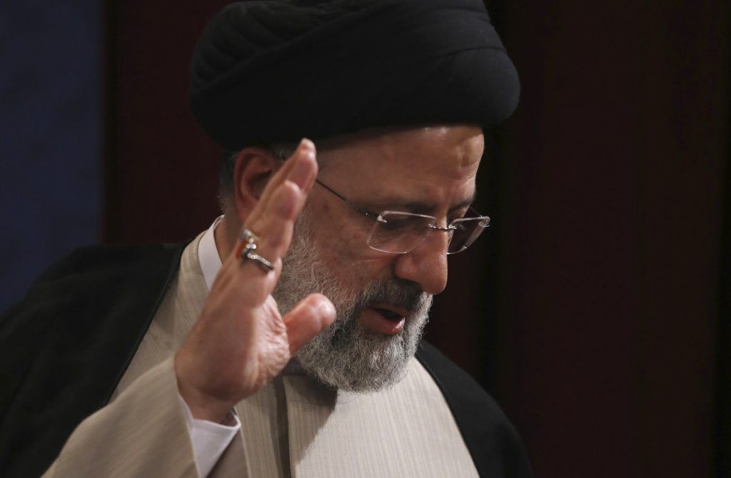 Irans Präsident Raisi bei Hubschrauber-Absturz getötet