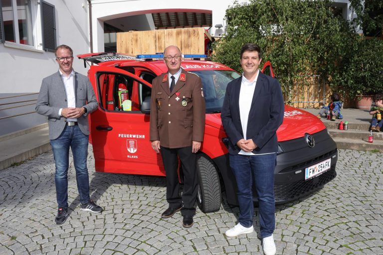 Weihe des neuen Kommandofahrzeugs der Feuerwehr