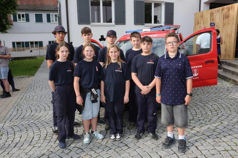 Weihe des neuen Kommandofahrzeugs der Feuerwehr