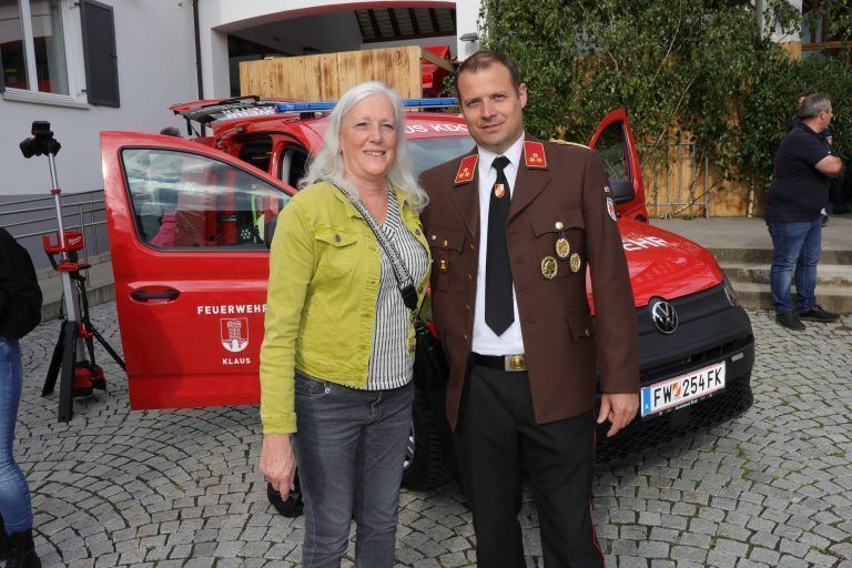 Weihe des neuen Kommandofahrzeugs der Feuerwehr
