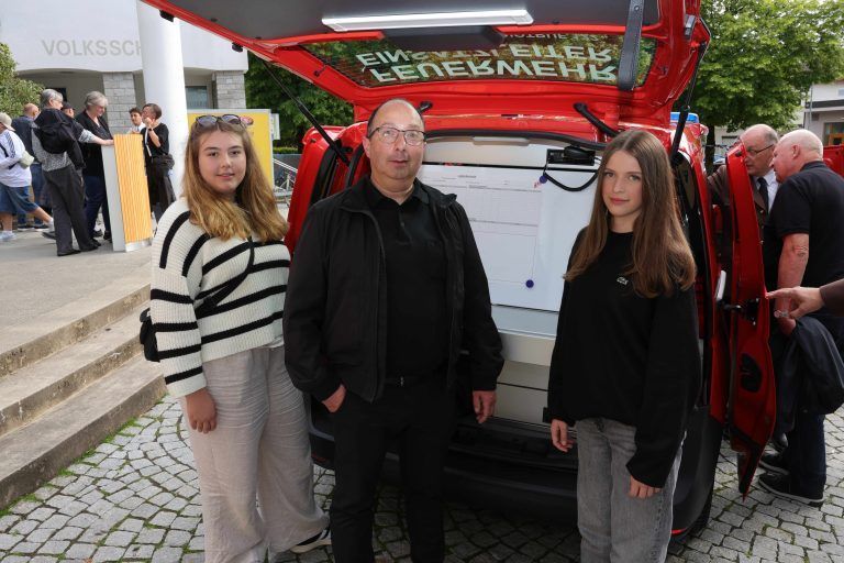 Weihe des neuen Kommandofahrzeugs der Feuerwehr