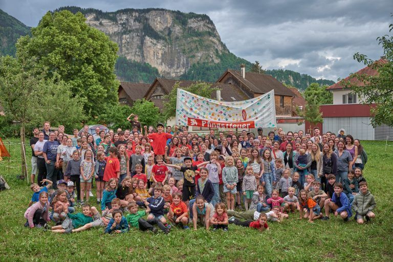Das Hatler Pfingstfeuer sorgte bei allen Teilnehmerinnen und Teilnehmern für unvergessliche Erinnerungen. - © cth