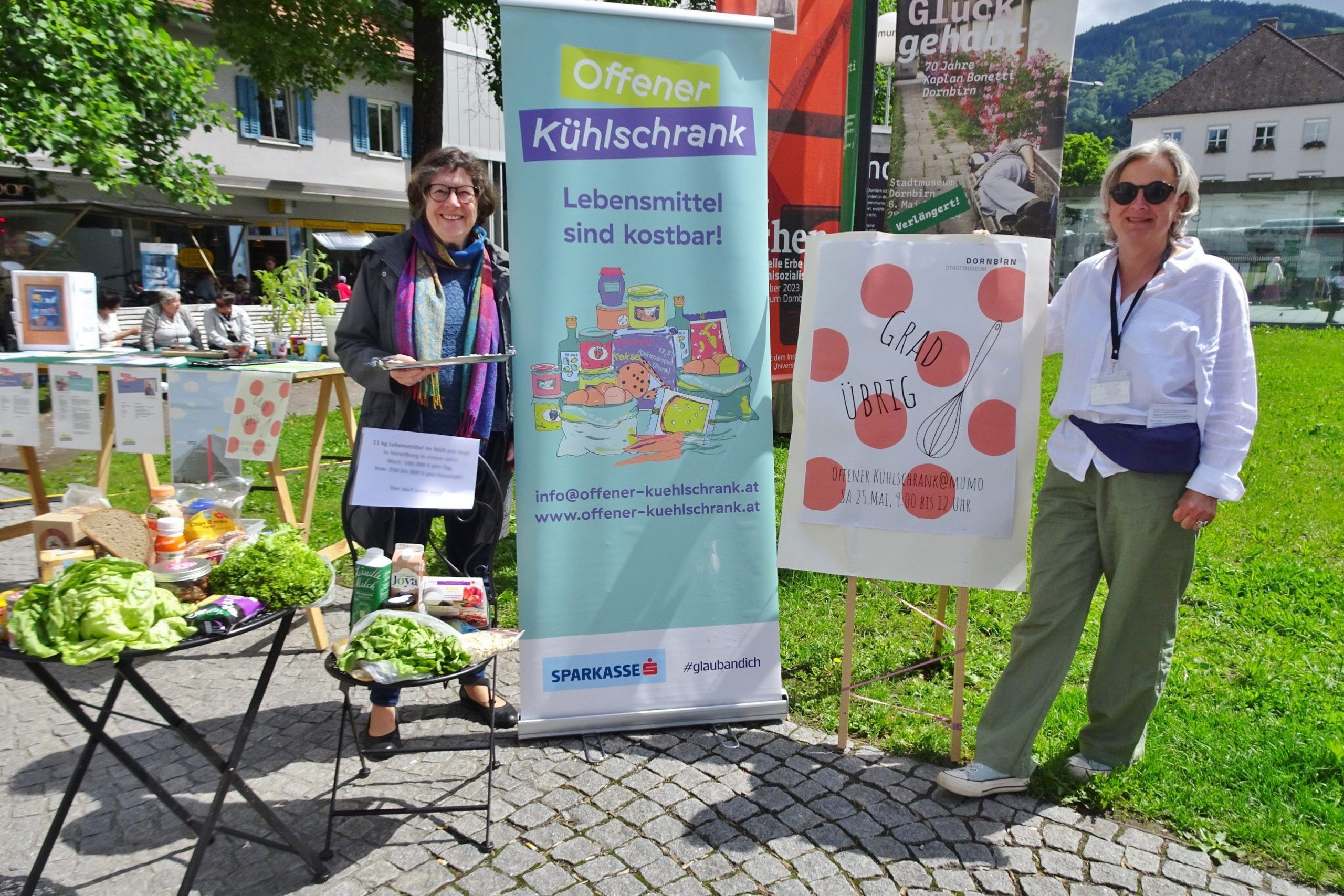 "Grad übrig" hieß die Aktion die die das Projekt Offener Kühlschrank (i.B. Ingrid Benedikt) und das Stadtmuseum Dornbirn (i.B. Barbara Motter) anlässlich des Tages der Lebensmittelrettung durchführten. - © cth