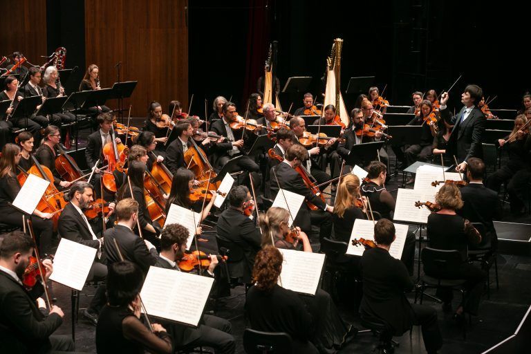 Bregenz am 12.5.2024 SOV Konzeret Nr. 6 im Bregenzer Festspielhaus, Dirigent Leo McFall, Anton Bruckner, Symphonie Nr 8 C-Moll