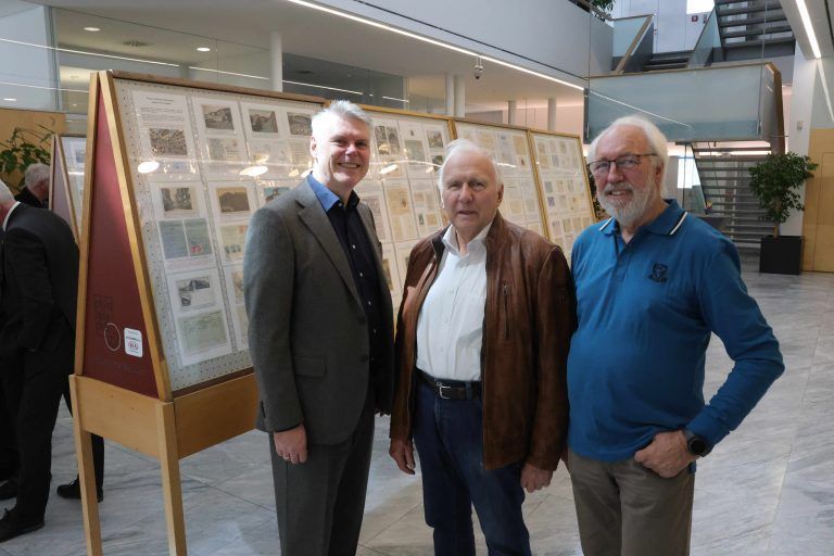 Ausstellung von Willi Schmidt im Foyer der Sparkassen-Zentrale