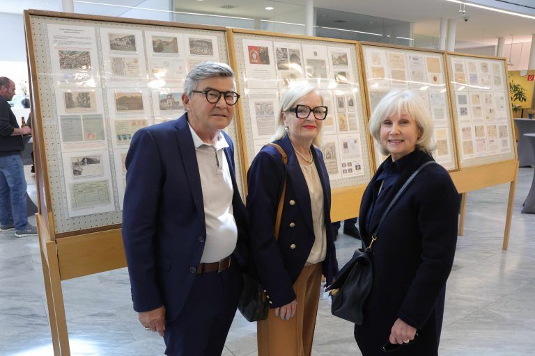 Ausstellung von Willi Schmidt im Foyer der Sparkassen-Zentrale