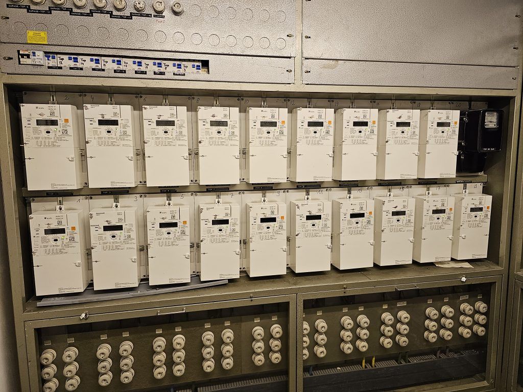Teurer als erwartet und zu wenige im Umlauf: Prüfer nehmen Smart Meter auseinander