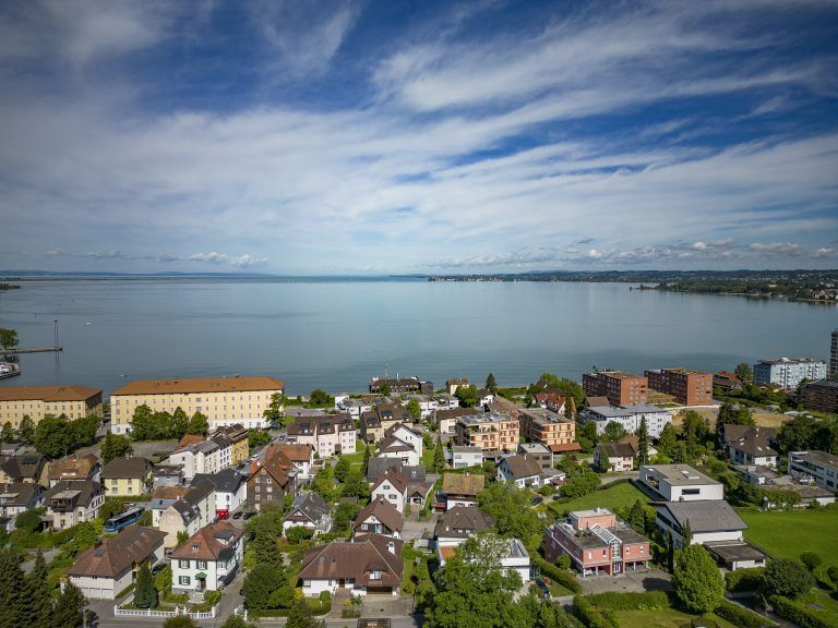 Drohne Bild von oben Luftbild Luftaufnahme Drohnenfoto Drohnenbild Bregenz Bodensee Lochau Stadt Stadtentwickliung Feature