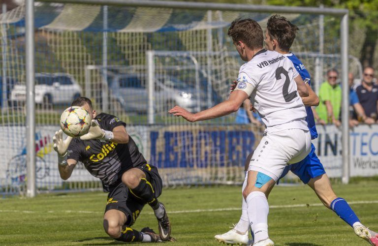 Röthis vs Hohenems Bilder von den Trainern Ali Özkan (Röthis), Martin Brenner (Hohenems) Aktionsbilder, Einzelbilder, Spielbilder Fußball, Regionalliga West