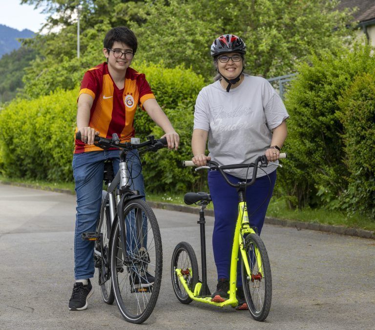 Fahrradkurs für (geflüchtete) Frauen utz Schmelzinger, der den Kurs leitet. Danach Gespräch mit Frauen, die den Kurs besuchen