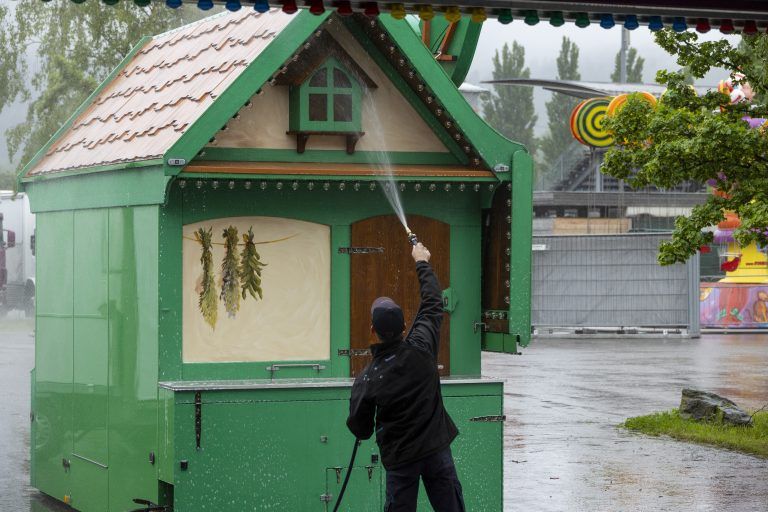 Aufbau Frühlingsfest Aufbaureportage, mit Schausteller Ewald Böhler